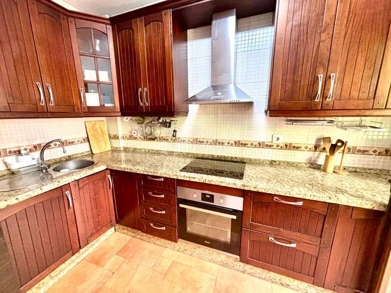 Foto b3f1f47e-90a2-4371-ab80-d48cc0cc48d4. Casa aparellada amb calefacció aparcament a Centro Benalmádena