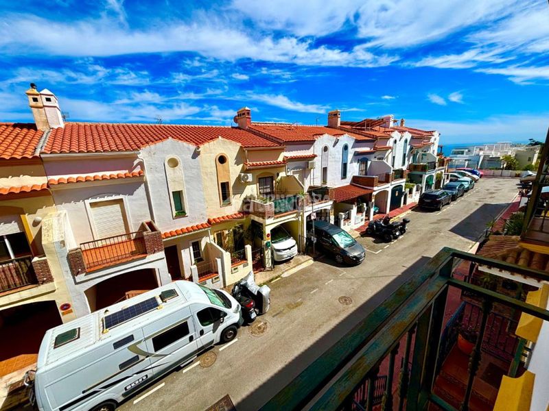 Foto b82fa19e-aef6-40b0-abbd-1d233248db55. Casa aparellada amb calefacció aparcament a Centro Benalmádena