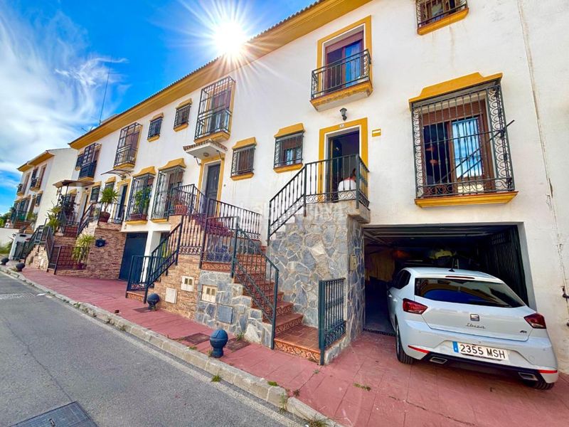 Foto ddc837fd-23c5-42c8-a01c-464fd9e00979. Casa aparellada amb calefacció aparcament a Centro Benalmádena