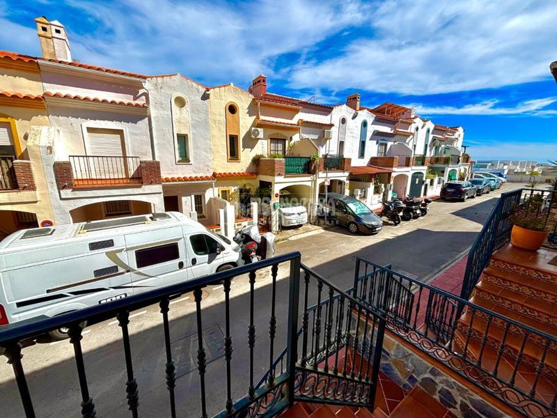 Foto df88ffc2-05f0-4d43-a34f-69ef6a1e4e13. Casa aparellada amb calefacció aparcament a Centro Benalmádena