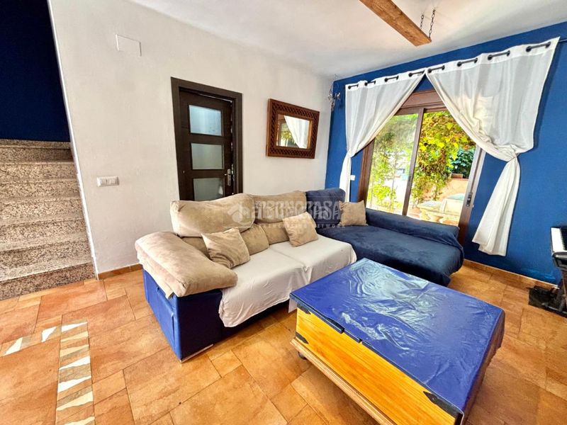 Foto fb5fd2c2-1bcb-46ba-950f-1f665324f452. Casa aparellada amb calefacció aparcament a Centro Benalmádena