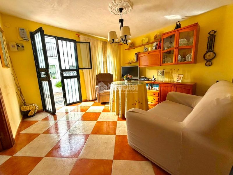 Foto 509874a4-b41e-4290-8f11-fd4c44df4095. Casa aparellada a Centro Benalmádena