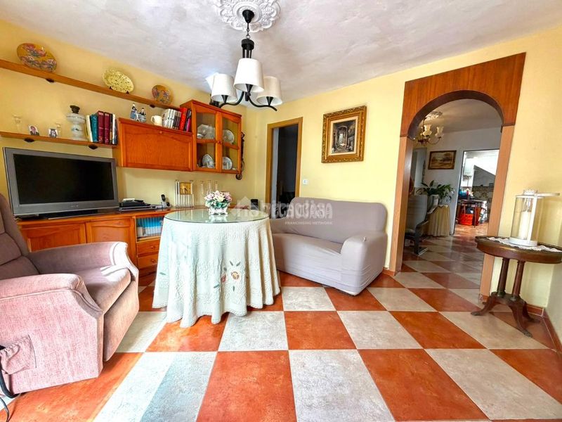 Foto 59aeed2b-0d7d-4b79-9d6d-6d3e038bbca8. Casa aparellada a Centro Benalmádena