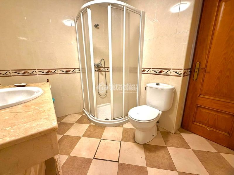 Foto 704f992e-9683-4fa6-ba11-b275fa91d38b. Casa aparellada a Centro Benalmádena