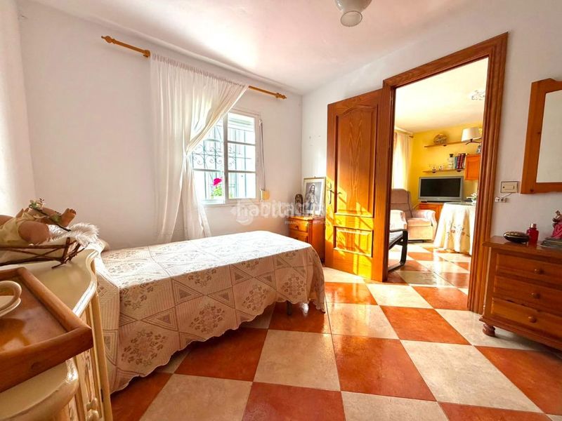 Foto b02cb7b5-7df7-4549-a126-132385e34e6e. Casa aparellada a Centro Benalmádena