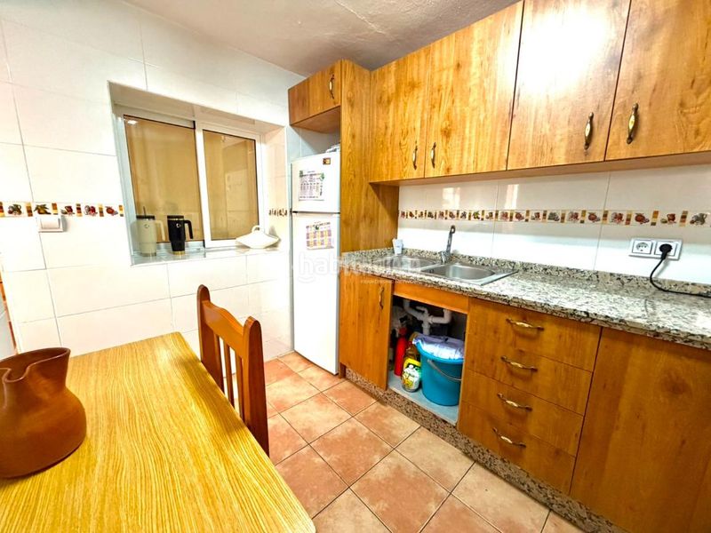 Foto bd9c9fca-90ad-4df5-978c-f1903b967197. Casa aparellada a Centro Benalmádena
