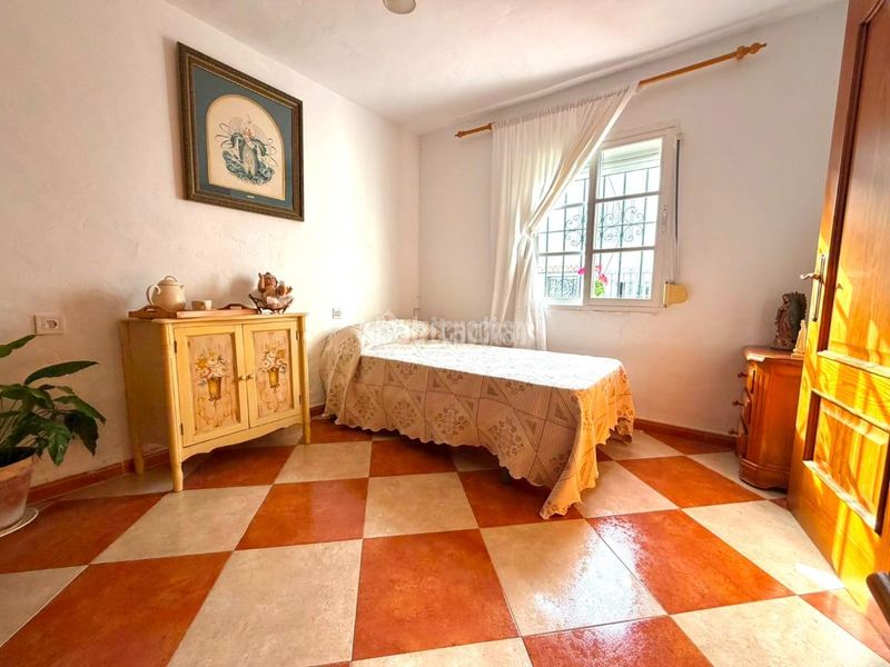 Foto bebf3ace-e046-41d8-84ae-95653cf0c799. Casa aparellada a Centro Benalmádena