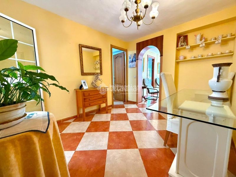Foto c2f111c7-ebe2-454c-b037-243ce5e6b177. Casa aparellada a Centro Benalmádena
