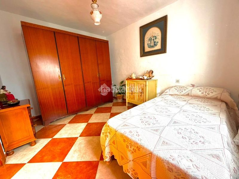 Foto eeeaef2d-c41a-4224-b013-073fcee4fd86. Casa aparellada a Centro Benalmádena