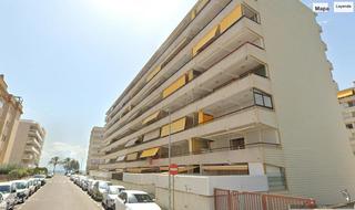 Planta baixa a Josep vicenç foix 9. Planta baja con gran terraza a 100 metros playa