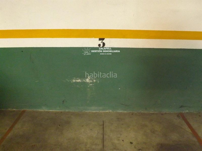 Foto 686be9be-a62c-42d5-83e1-4cd875d042b5. Aparcament cotxe a Calafell poble Calafell
