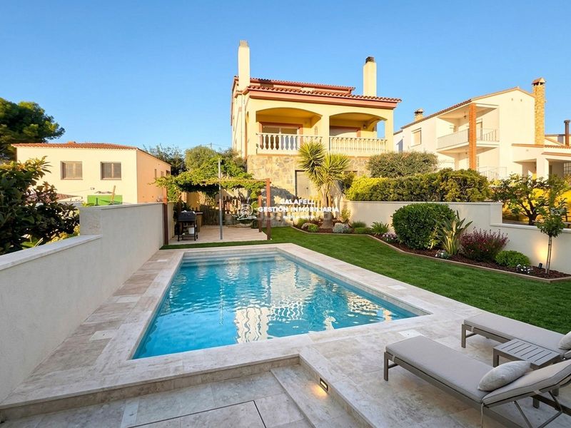 Foto 8543d086-0c27-4523-b5f3-3581afe1343a. Casa pareada espectacular pareado en la pobla de montornés con vistas y amplios espacios en Pobla de Montornès (La)