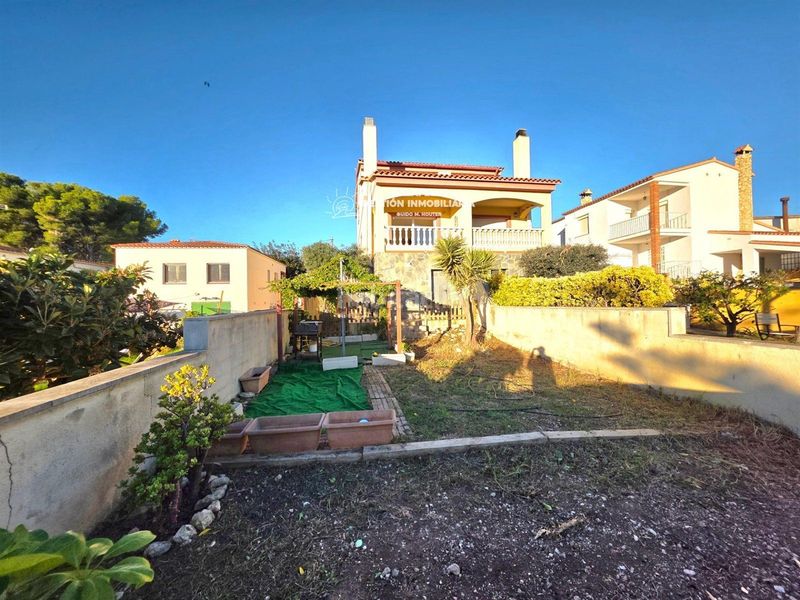 Foto 9a8ab5bb-abf1-45f2-ad80-78967057f73b. Casa pareada espectacular pareado en la pobla de montornés con vistas y amplios espacios en Pobla de Montornès (La)
