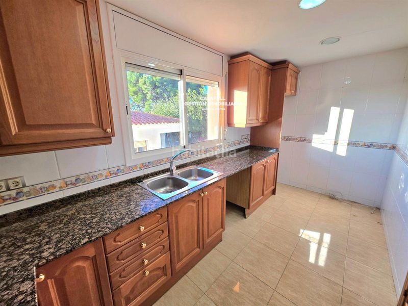 Foto e7ed320a-c3b6-4210-b0c8-450381bd4557. Casa pareada espectacular pareado en la pobla de montornés con vistas y amplios espacios en Pobla de Montornès (La)