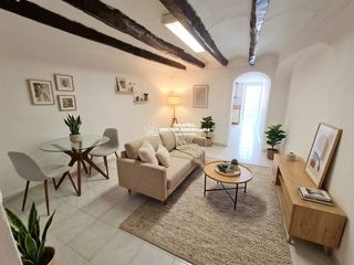 Semi detached house in Major 45. Casa de pueblo reformada con estilo en el corazón del pueblo