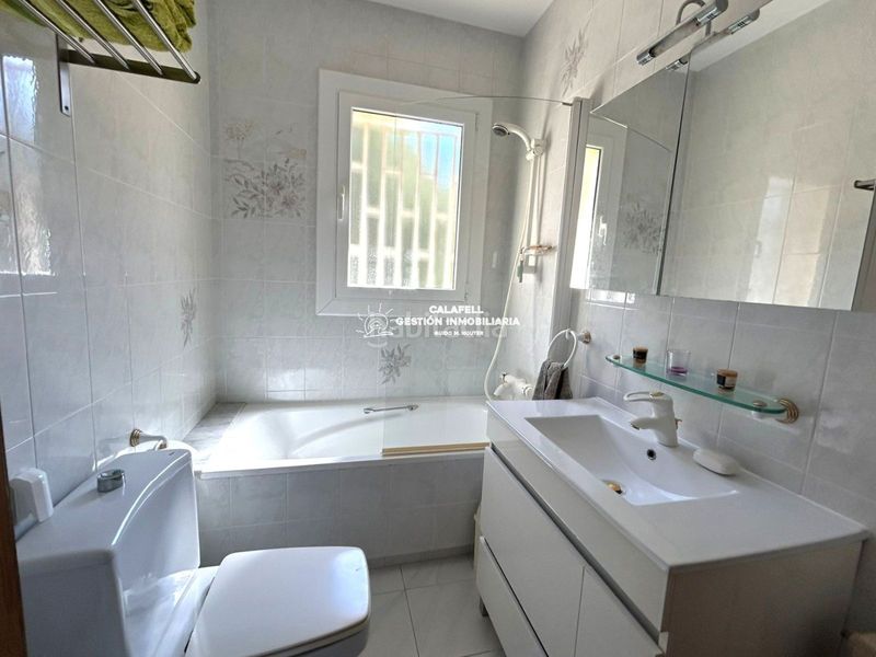 Foto a4313ed4-a136-49c2-882a-419012ab5e4d. Xalet amb calefacció aparcament piscina a Mas romeu Calafell