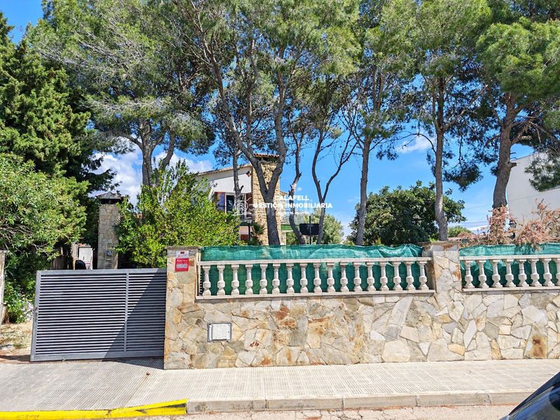 Foto a940800b-a9a8-4e93-a030-e97886668321. Xalet amb calefacció aparcament piscina a Bellvei