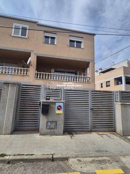 Foto 6fc6c83d-bd27-43a6-b837-f277e72aa12e. Casa adossada a Calafell poble Calafell