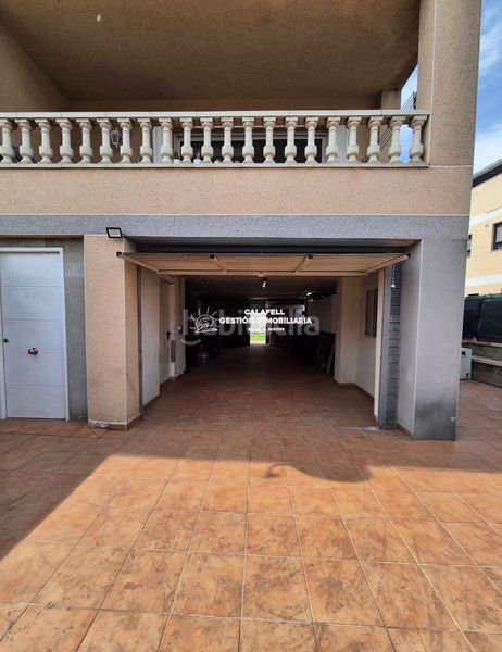 Foto c2bfbd2e-b657-4335-8488-d3e518a672b9. Casa adossada a Calafell poble Calafell