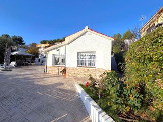 Chalet  Cunit. Encantador chalet en la baronia de mar, bellvei