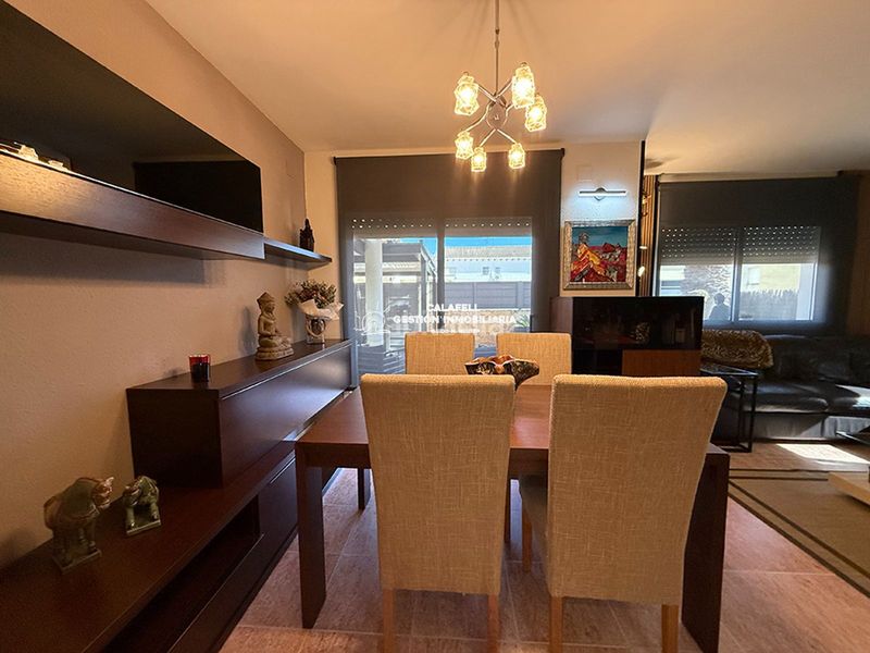 Foto e7f842a7-ddd5-430b-a433-80e7379da62d. Chalet magnífica casa a cuatro vientos centro en Segur de Calafell