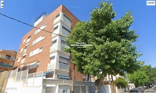 Pis  Baixador 19. En venta planta baja con terraza de 100 m a un paso de la playa