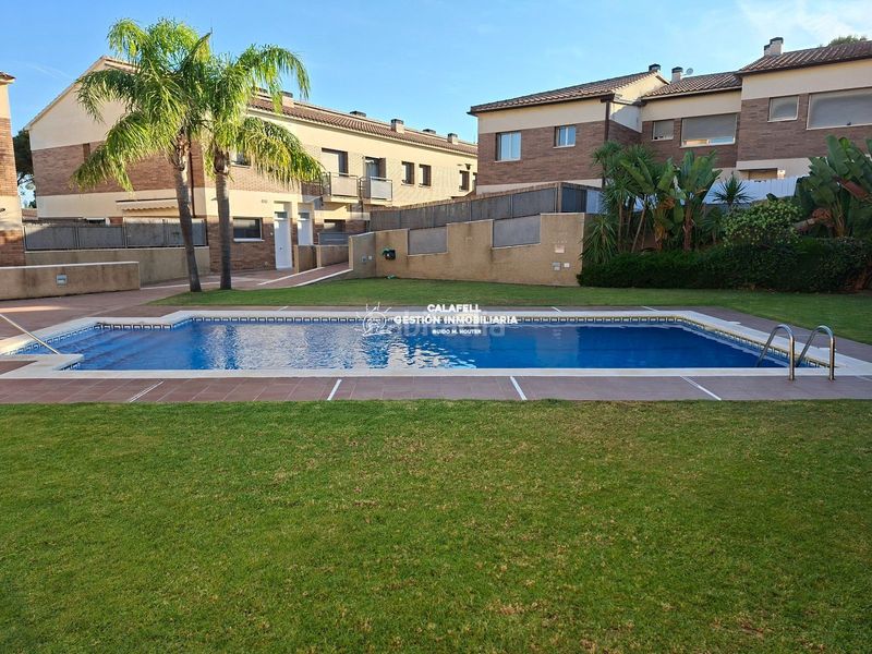 Foto 80992dc1-713d-4755-99d9-8f42a87bdff6. Casa adossada amb aparcament piscina a Bonavista Vendrell (El)