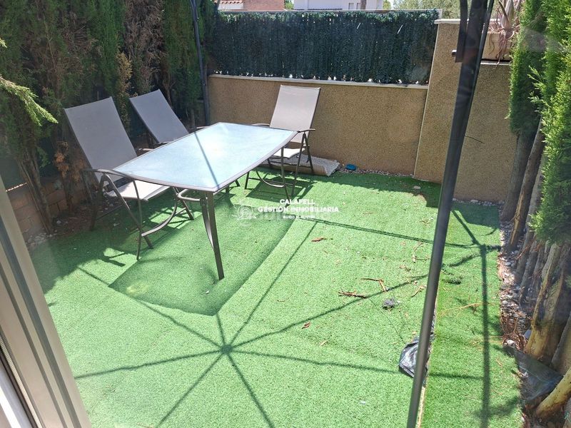 Foto b8ca94b9-5cdc-4b10-ad30-965c8637e55f. Casa adossada amb aparcament piscina a Bonavista Vendrell (El)
