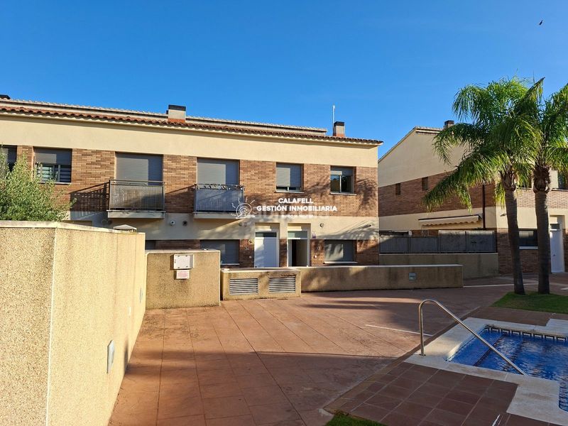 Foto c5d4d930-421d-4e96-bc0b-d01849faea47. Casa adossada amb aparcament piscina a Bonavista Vendrell (El)