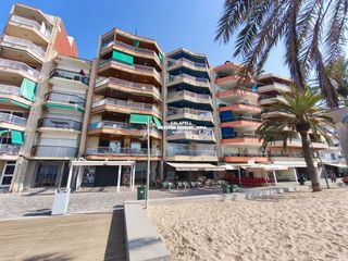 Piso en Maritim sant joan de deu 22. Gran piso frontal al mar en calafell playa, centrico