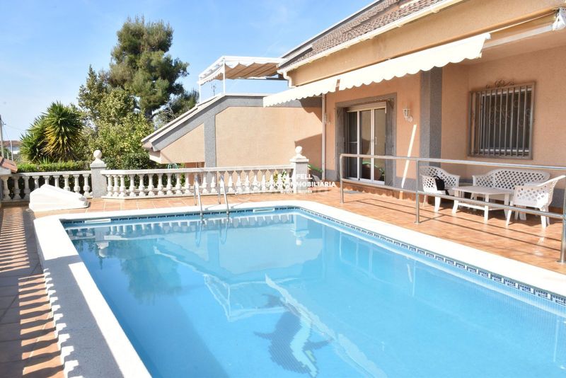 Foto e8986d50-427a-42c6-a1f2-41c8ab46afbf. Xalet amb calefacció aparcament piscina a Bellamar Calafell