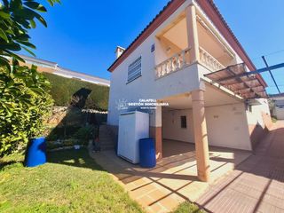 Chalet  Santa maria de montserrat. Chalet independiente con vistas al mar en segur de calafell