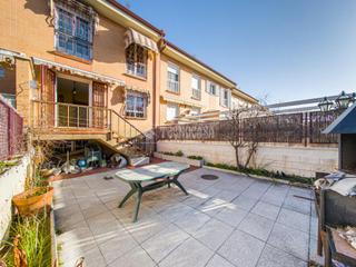 Casa aparellada a La Fortuna. Casa en venta en leganés