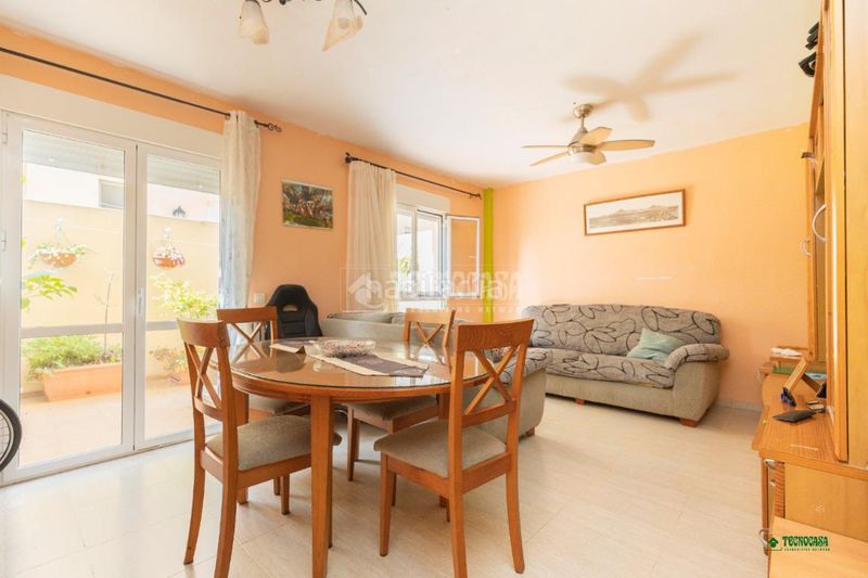 Foto eb9c7980-cbfc-4627-bfc9-249b30cdff02. Casa aparellada a Vera ciudad Vera