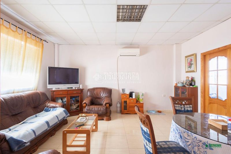 Foto 6b87f1ba-c999-48b5-ba04-0d9f2c3c07dd. Casa aparellada a Albox
