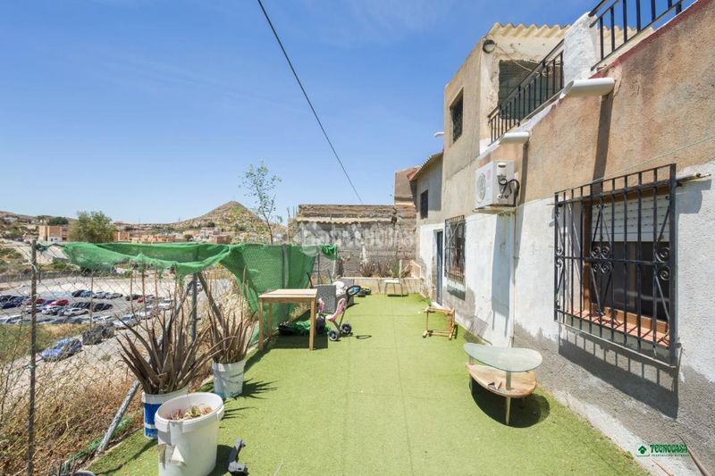 Foto 731f8b64-2816-41a4-89f6-c98d263ff76c. Casa aparellada a Vera ciudad Vera