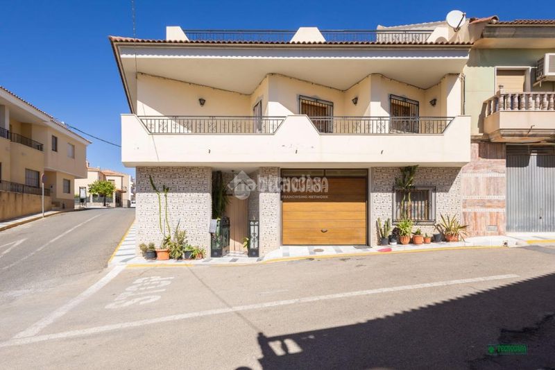 Foto e6025d5f-290f-4392-8f87-de6b9f0b91ba. Casa aparellada a Olula del Río