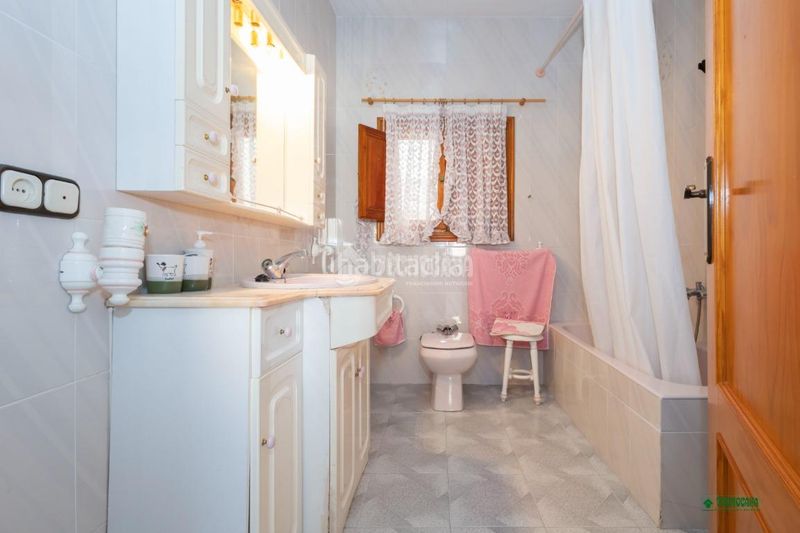 Foto fe16db9d-6ab0-4efb-8402-3191dc7e6649. Casa aparellada a Olula del Río
