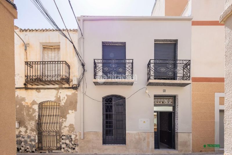 Foto c2f3fb07-4b1b-418c-8def-5f60e5198419. Casa aparellada a Vera ciudad Vera