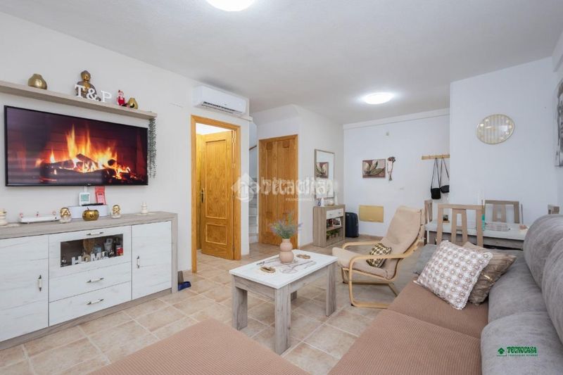 Foto bd72825a-9d57-4191-b077-ce48f7f446f9. Casa aparellada amb aparcament a Vera ciudad Vera