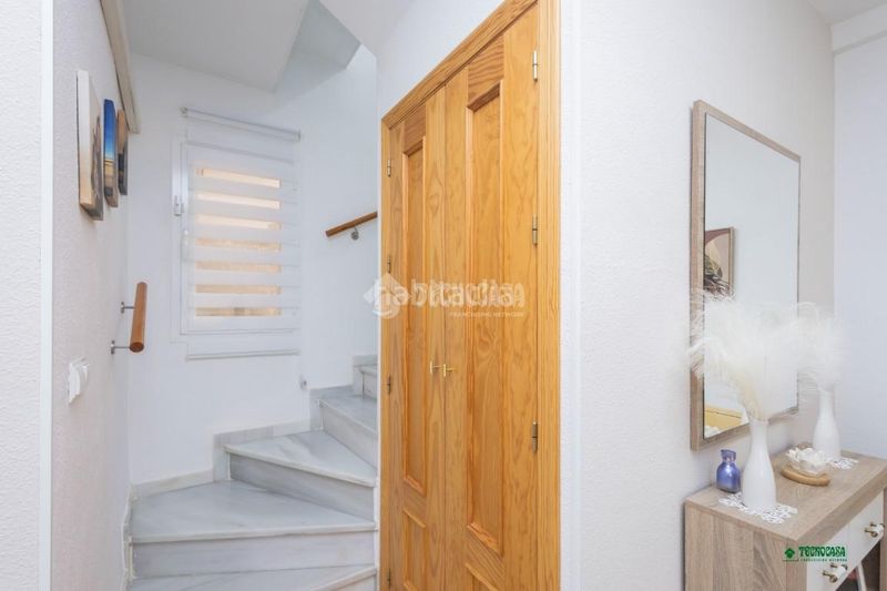 Foto f25f46d0-92c0-46fd-aef4-4096e78fc87b. Casa aparellada amb aparcament a Vera ciudad Vera