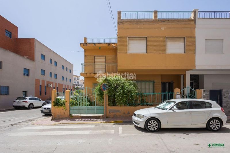 Foto 5bb25dfc-43b9-4b2b-87c5-1c4eb2cf8e22. Casa aparellada amb aparcament a Albox