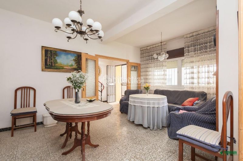 Foto 6e5cc93b-9eaf-40b2-b33e-8fe7509aa37d. Casa aparellada amb aparcament a Albox