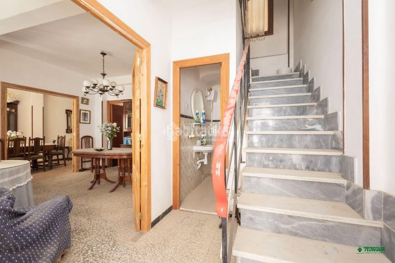 Foto b195ca8e-9fe9-4dfa-b660-0d35c612692c. Casa aparellada amb aparcament a Albox