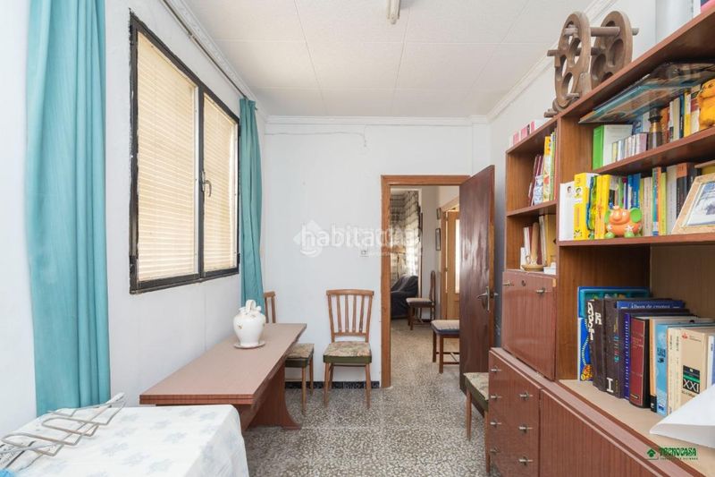 Foto b3b4fb9d-3437-43f9-a88b-3e8479e508f3. Casa aparellada amb aparcament a Albox