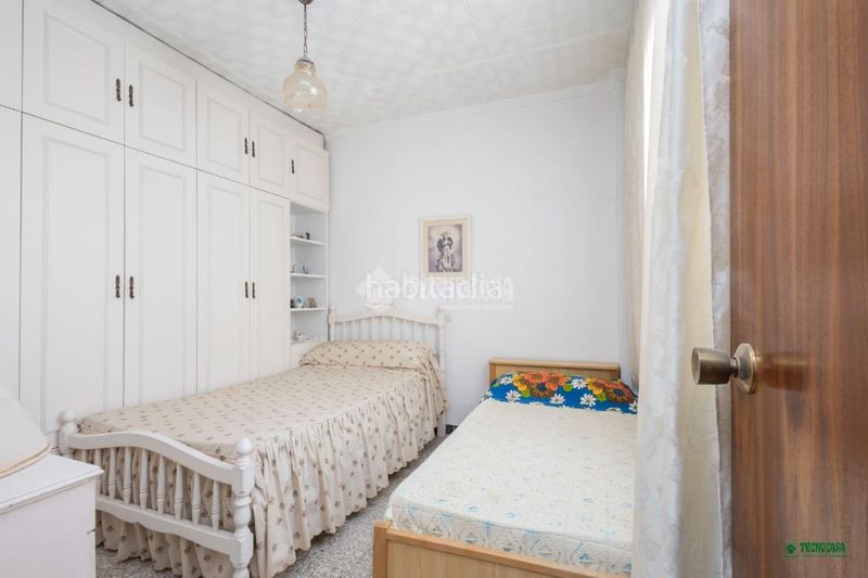 Foto e36f1e0c-4ab2-4ce7-a4cb-2395d8d9b18a. Casa aparellada amb aparcament a Albox