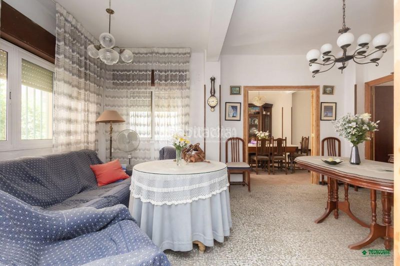 Foto f263d043-7b4f-42e4-a4e0-d9322593ac6d. Casa aparellada amb aparcament a Albox
