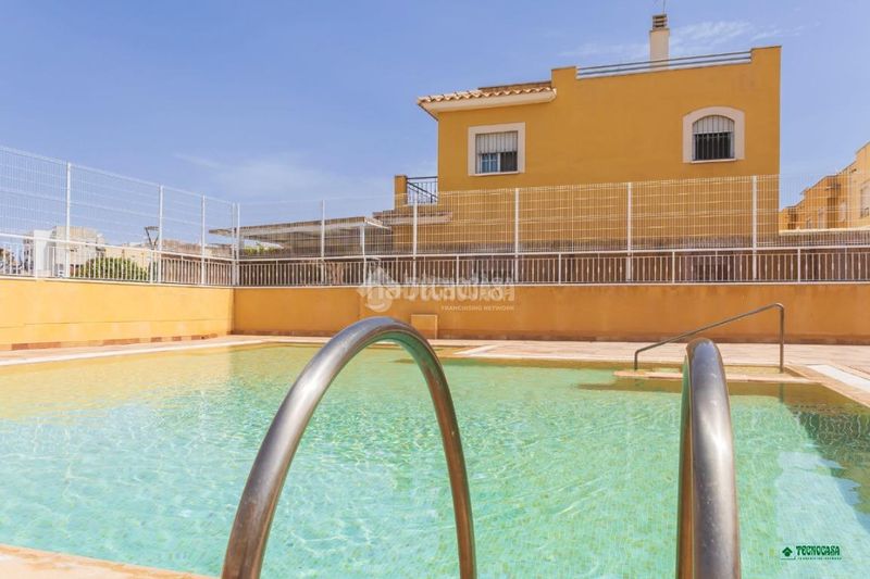 Foto 5c756f54-78c8-4040-b62d-94632efe098f. Casa aparellada amb aparcament piscina a Vera ciudad Vera