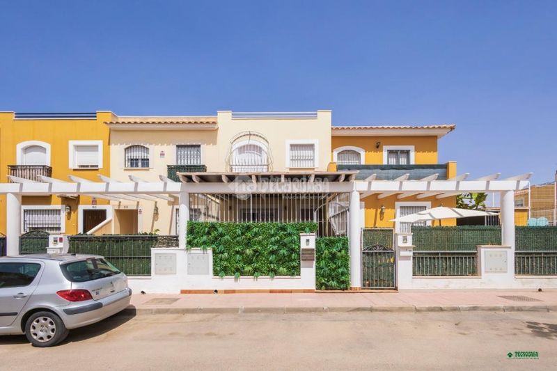 Foto fe6dfdb1-6cc9-4f29-8b43-cfe81250e092. Casa aparellada amb aparcament piscina a Vera ciudad Vera