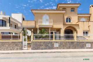 House in Puerto de Garrucha. Casa en venta en vera